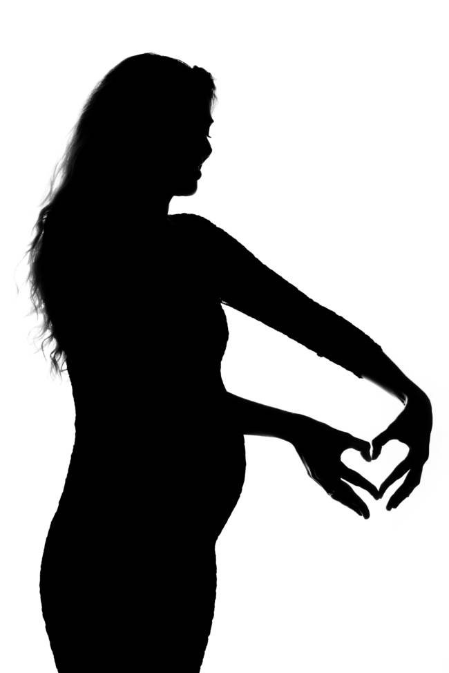08 Schwangerschaftsbilder Schwarz Weiß Silouette