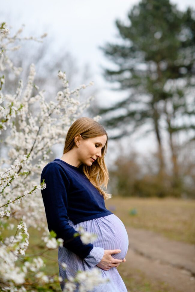 Pregnant Photographer 1